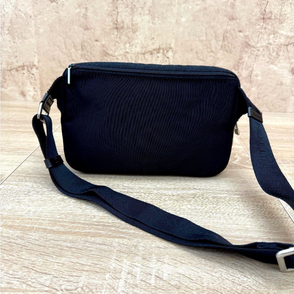 LOUIS VUITTON Black Damier Geant
Archer Waist Bag Unisex - Picture 4 of 11
